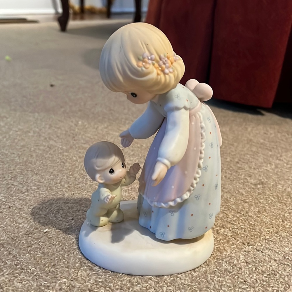 Precious Moments Mother & Baby Figurine ✨💗
